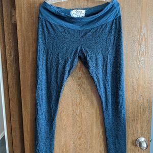 Mid-waist patterned leggings